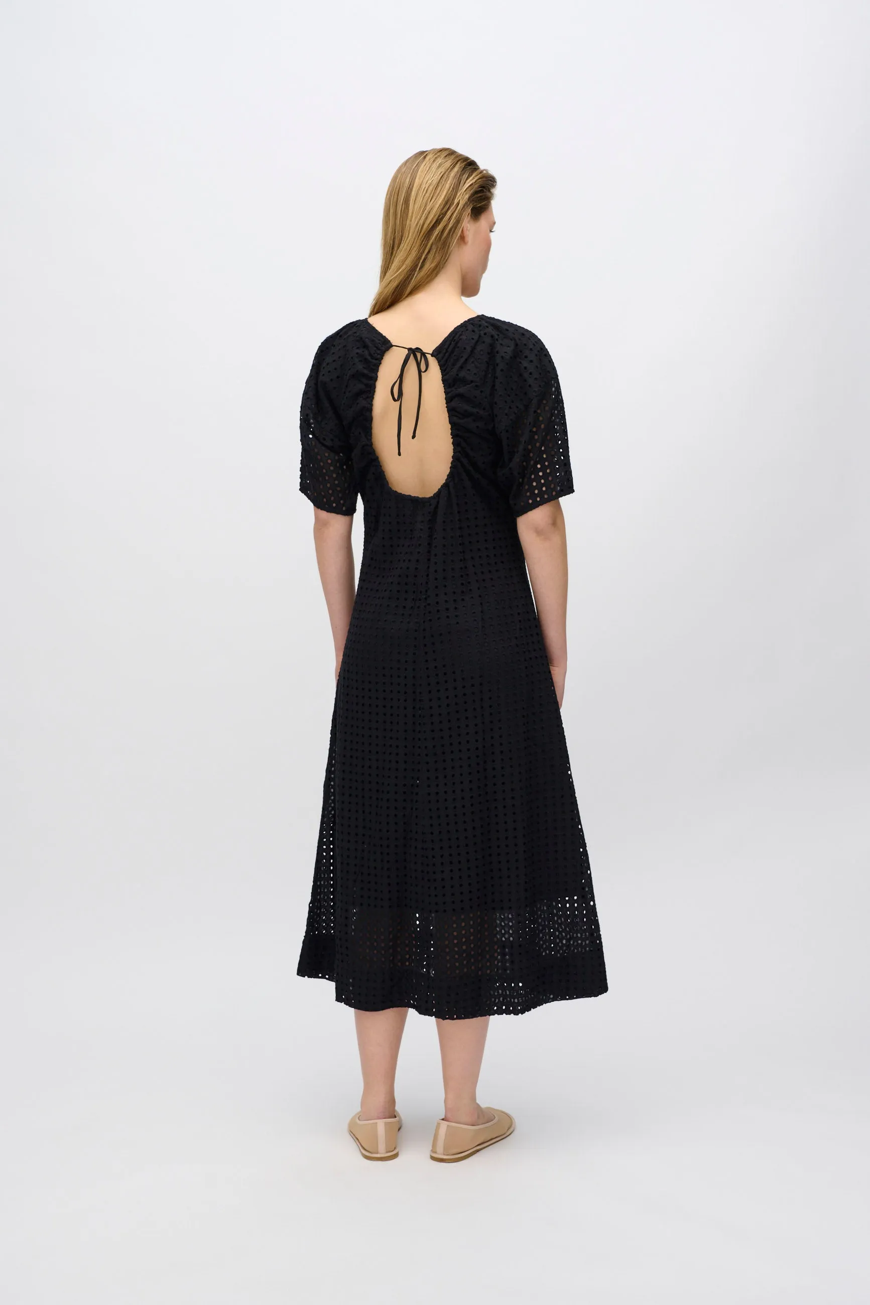 Alice midi dress in broderie anglaise 4258 - Black