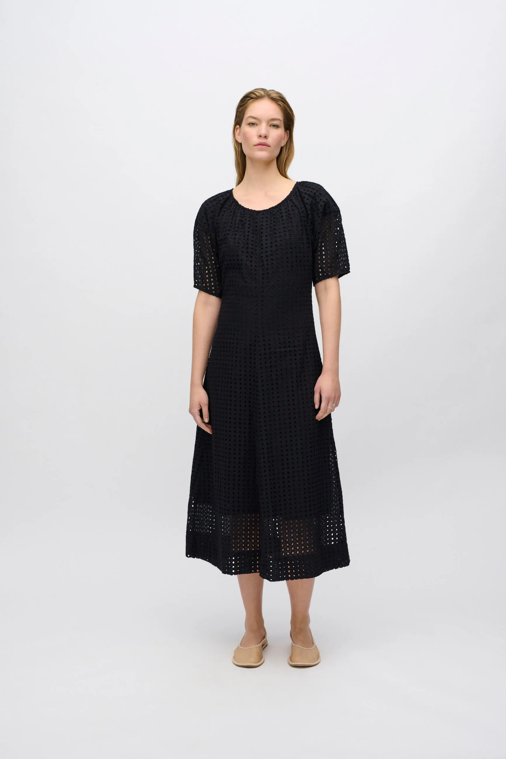 Alice midi dress in broderie anglaise 4258 - Black