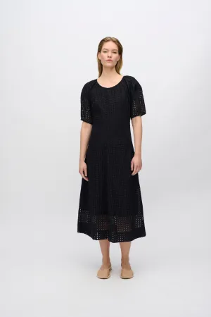 Alice midi dress in broderie anglaise 4258 - Black