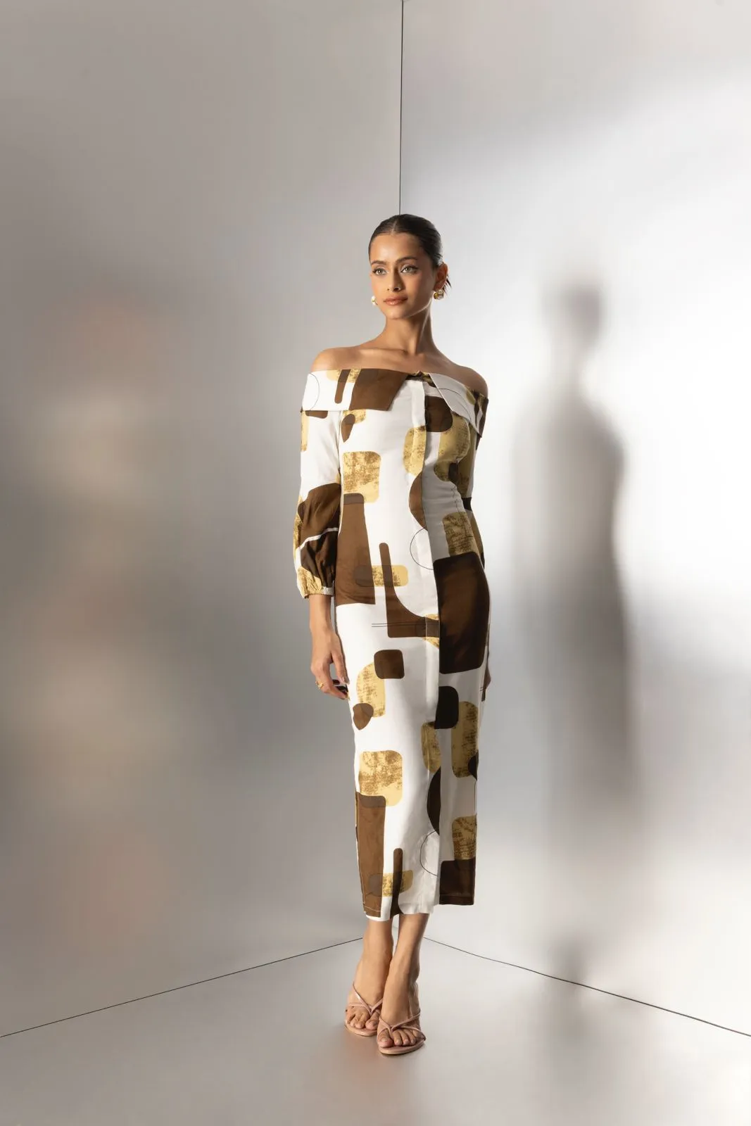 Apricot Crush – midi dress in abstract print