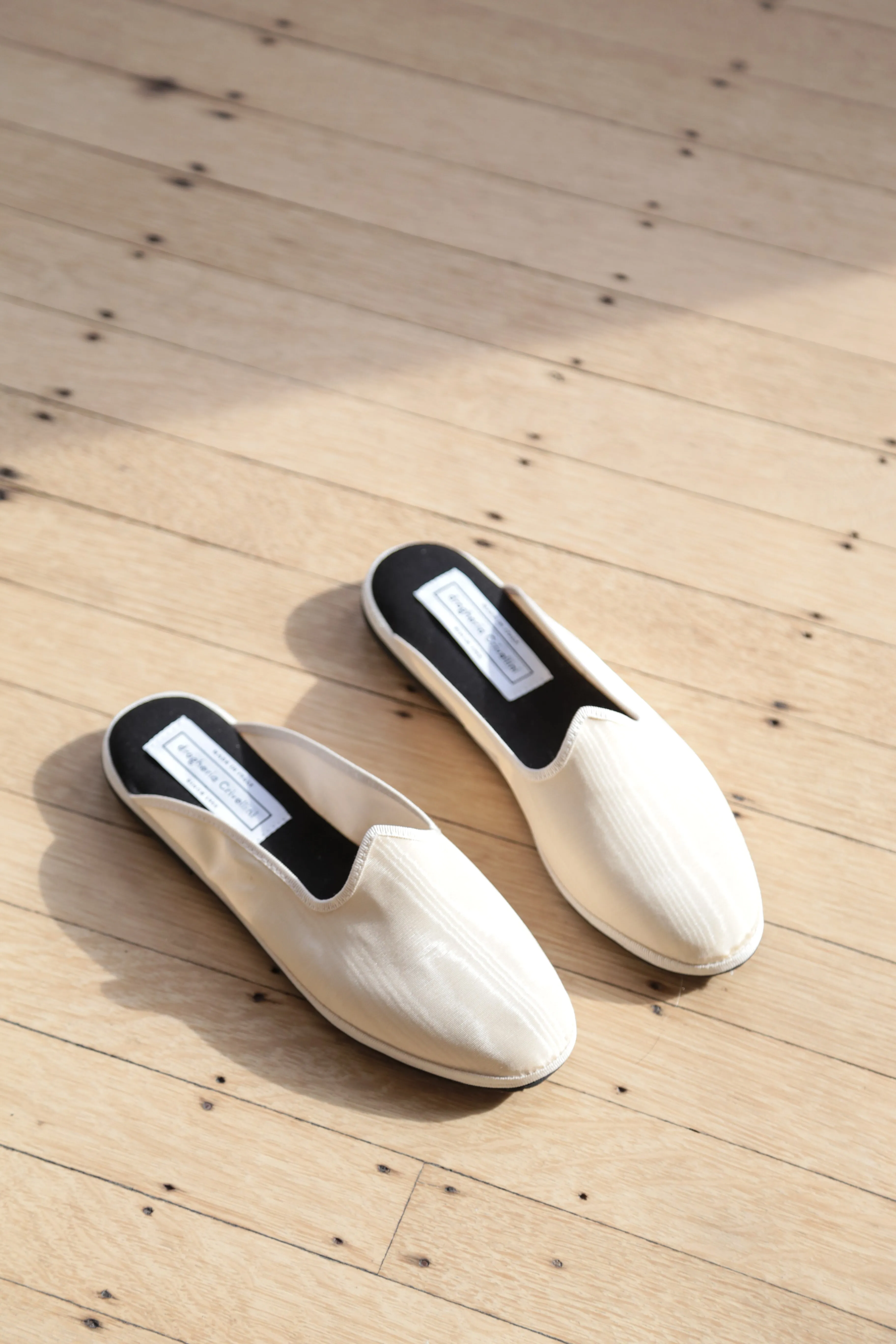 Drogheria Crivellini Silk Slides in Cream