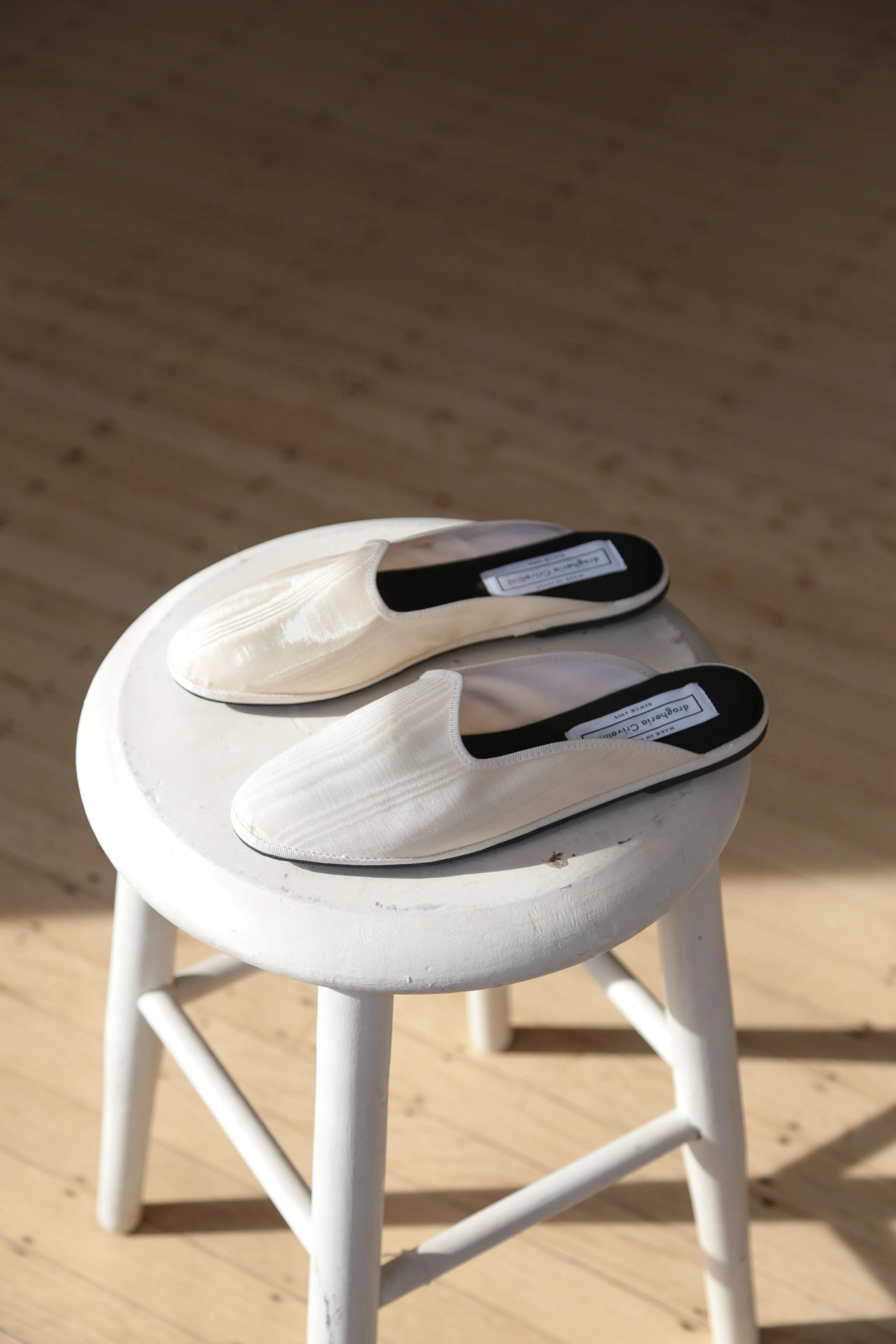 Drogheria Crivellini Silk Slides in Cream
