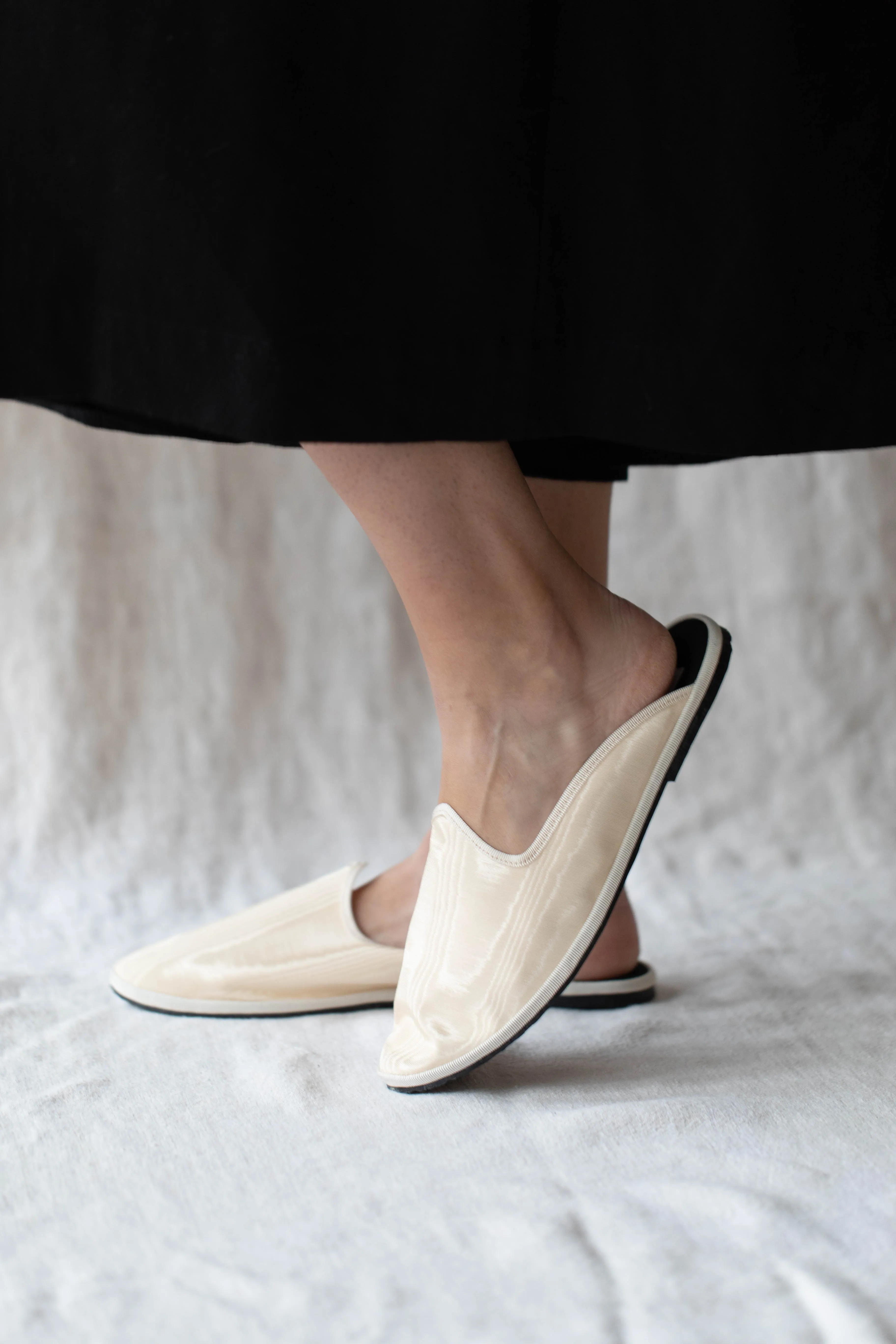 Drogheria Crivellini Silk Slides in Cream