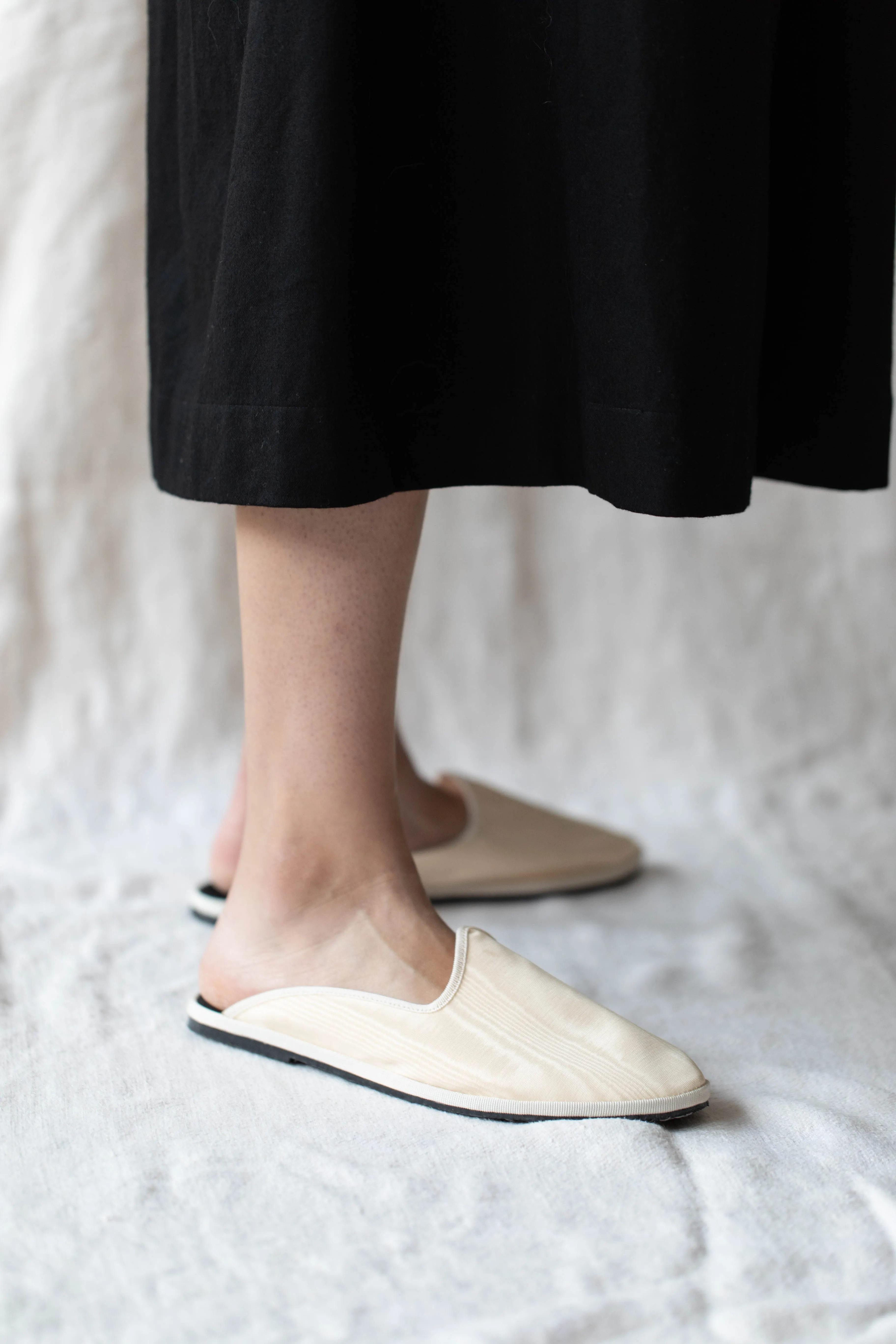 Drogheria Crivellini Silk Slides in Cream