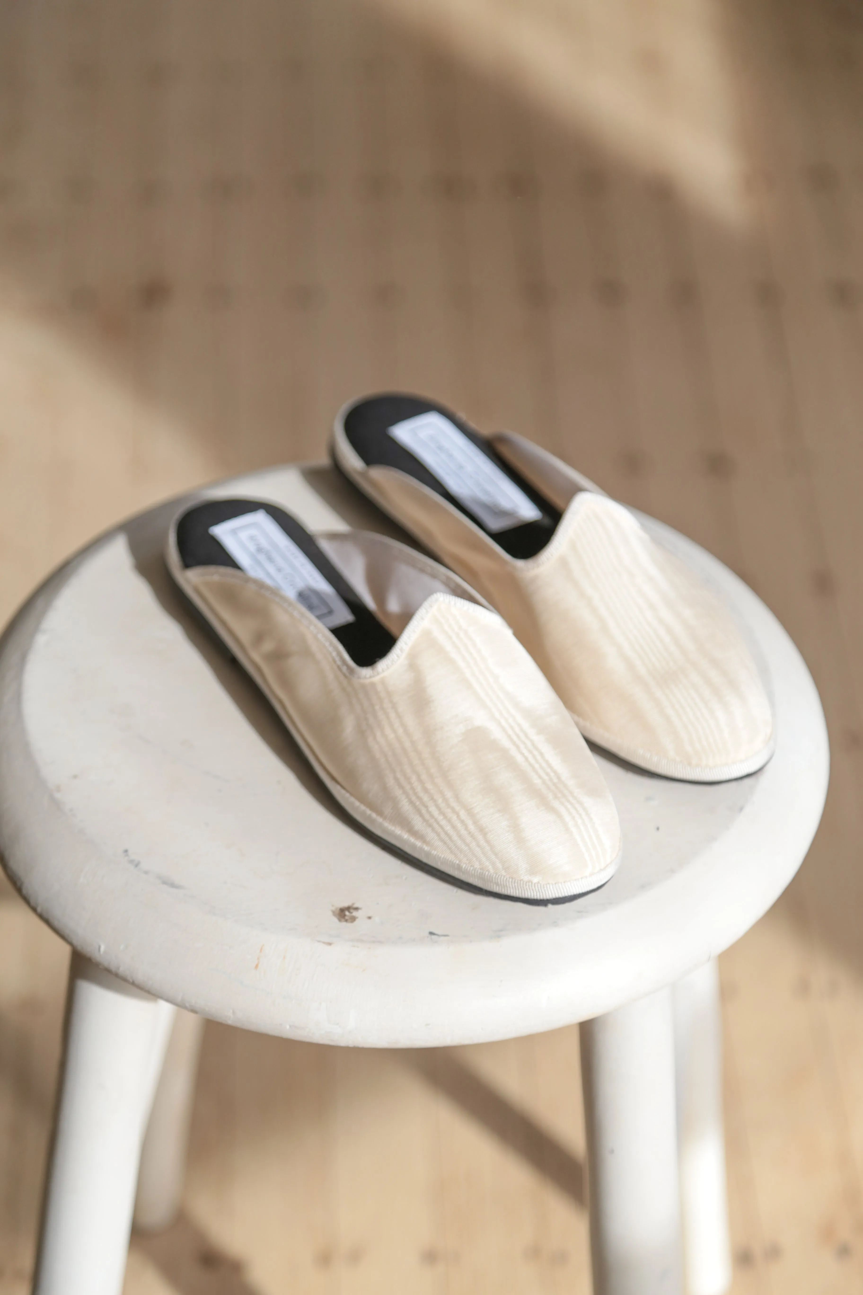 Drogheria Crivellini Silk Slides in Cream