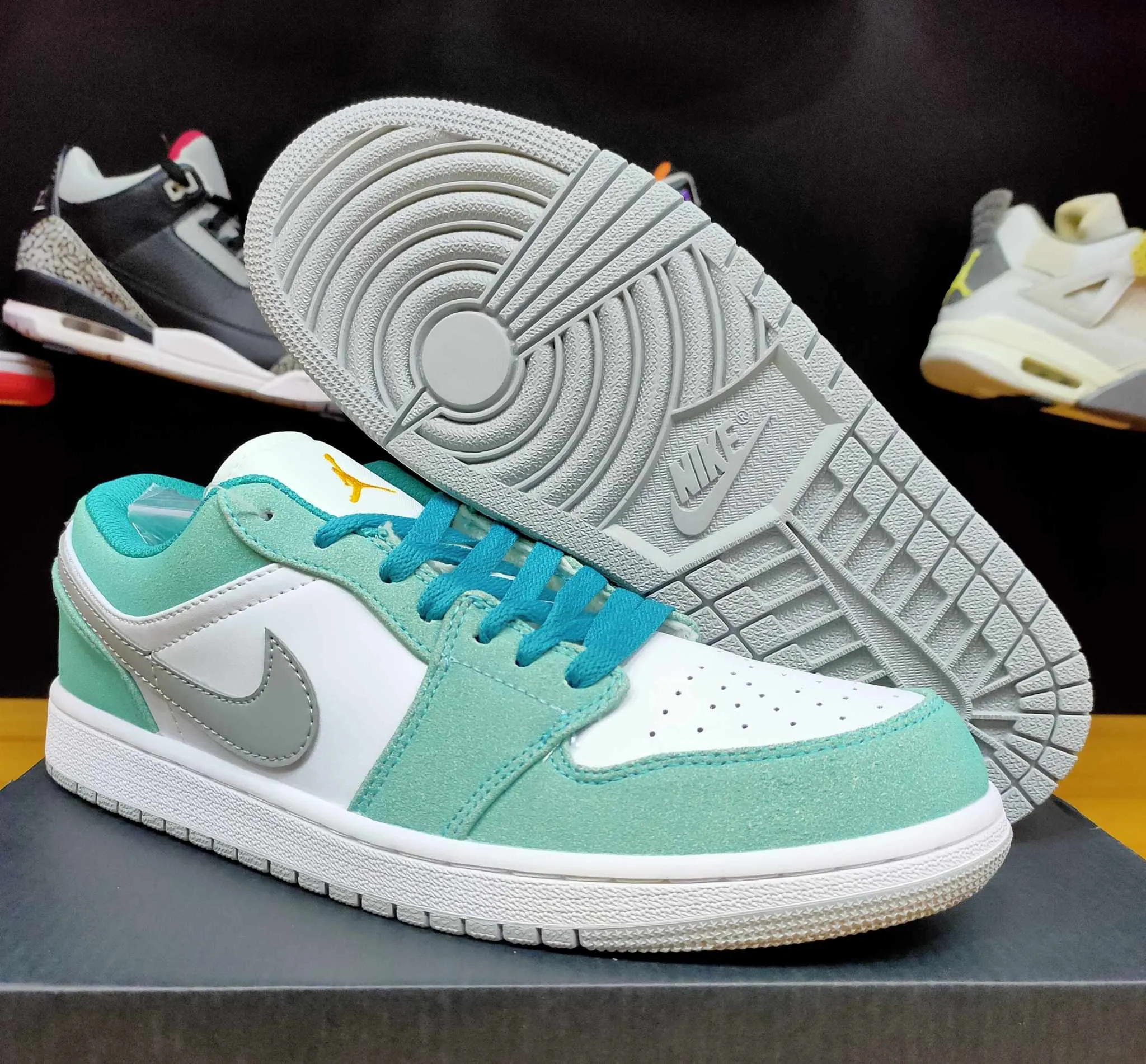 Jordan 1 Low "New Emerald"