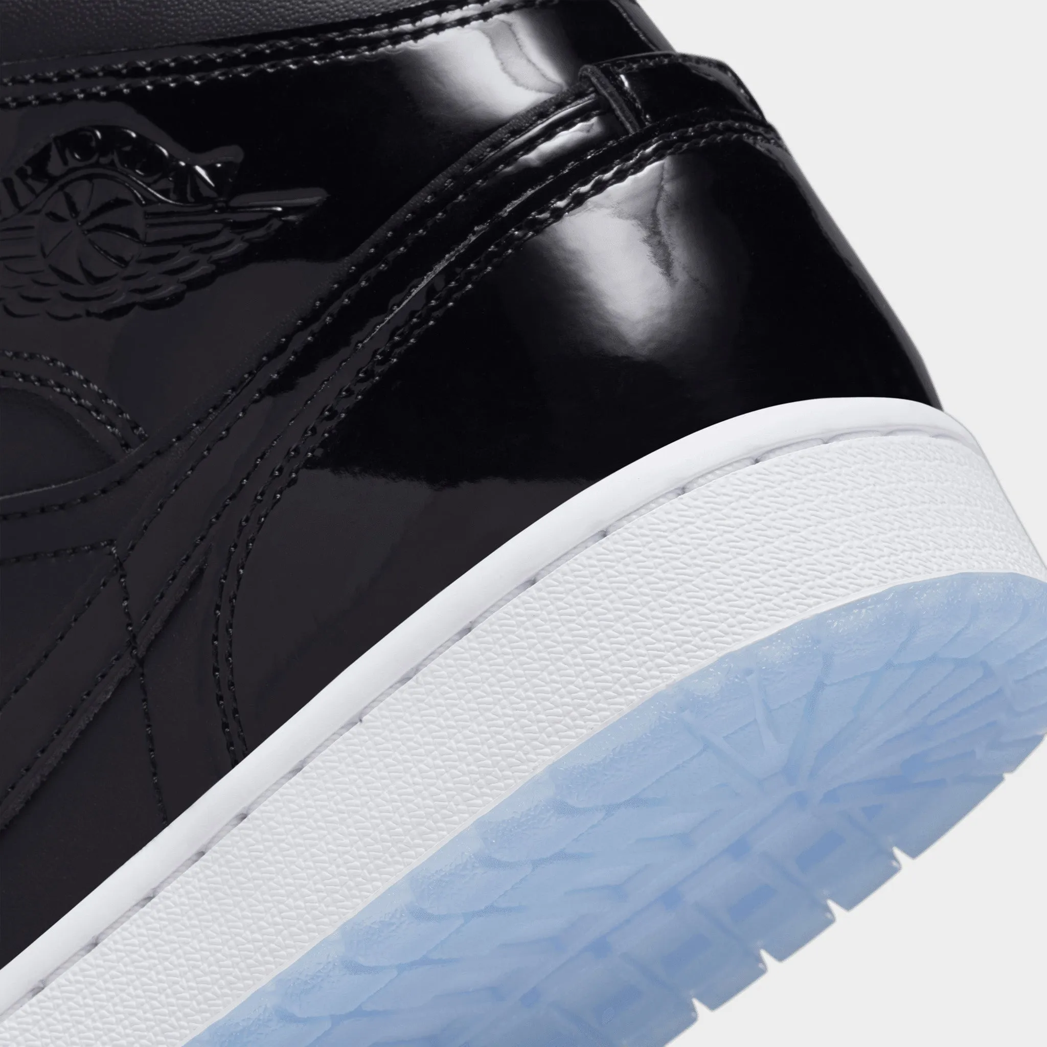 Jordan 1 Mid SE Black / Dark Concord - White