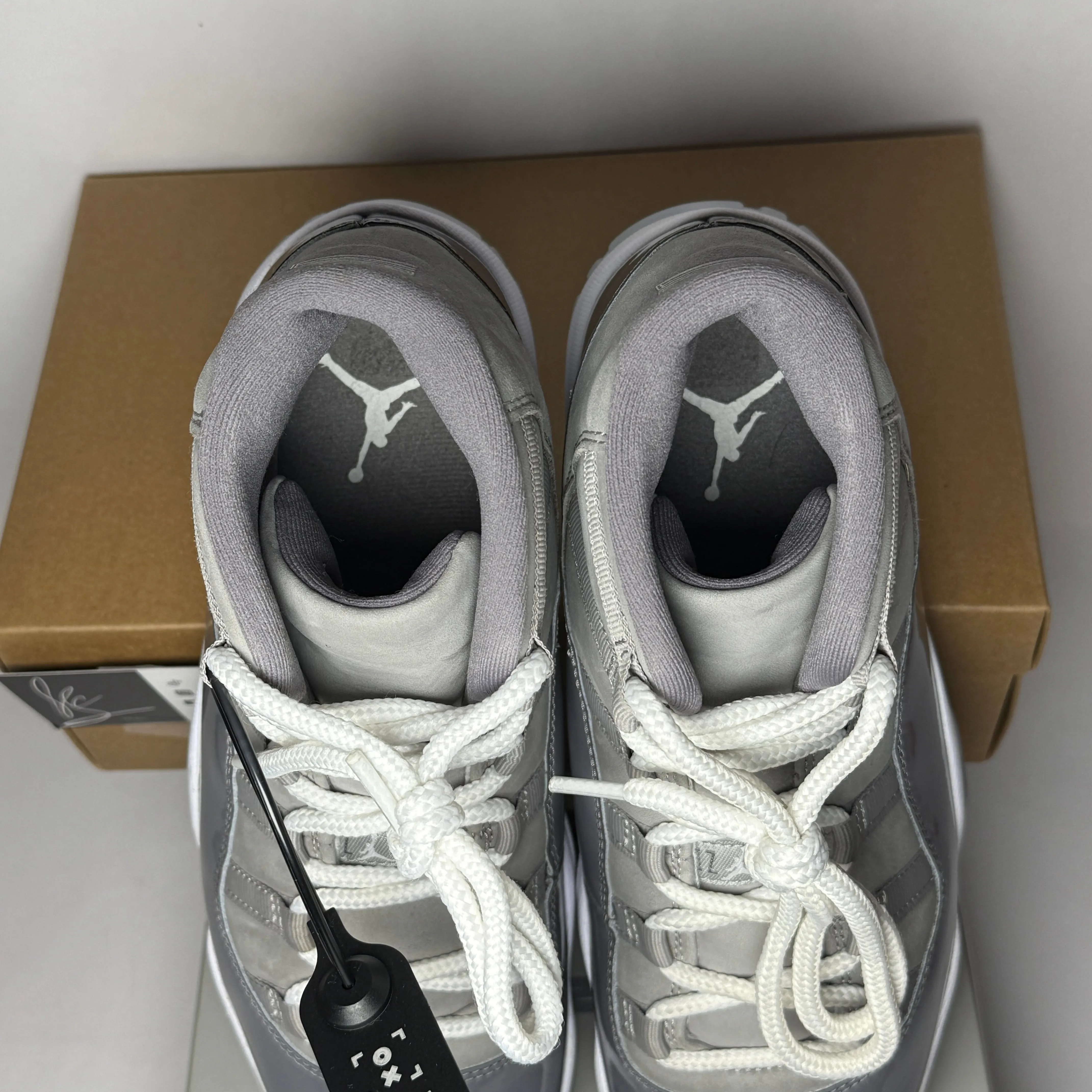 Jordan 11 Retro Cool Grey (2021) *pre-owned* (SIZE 9)
