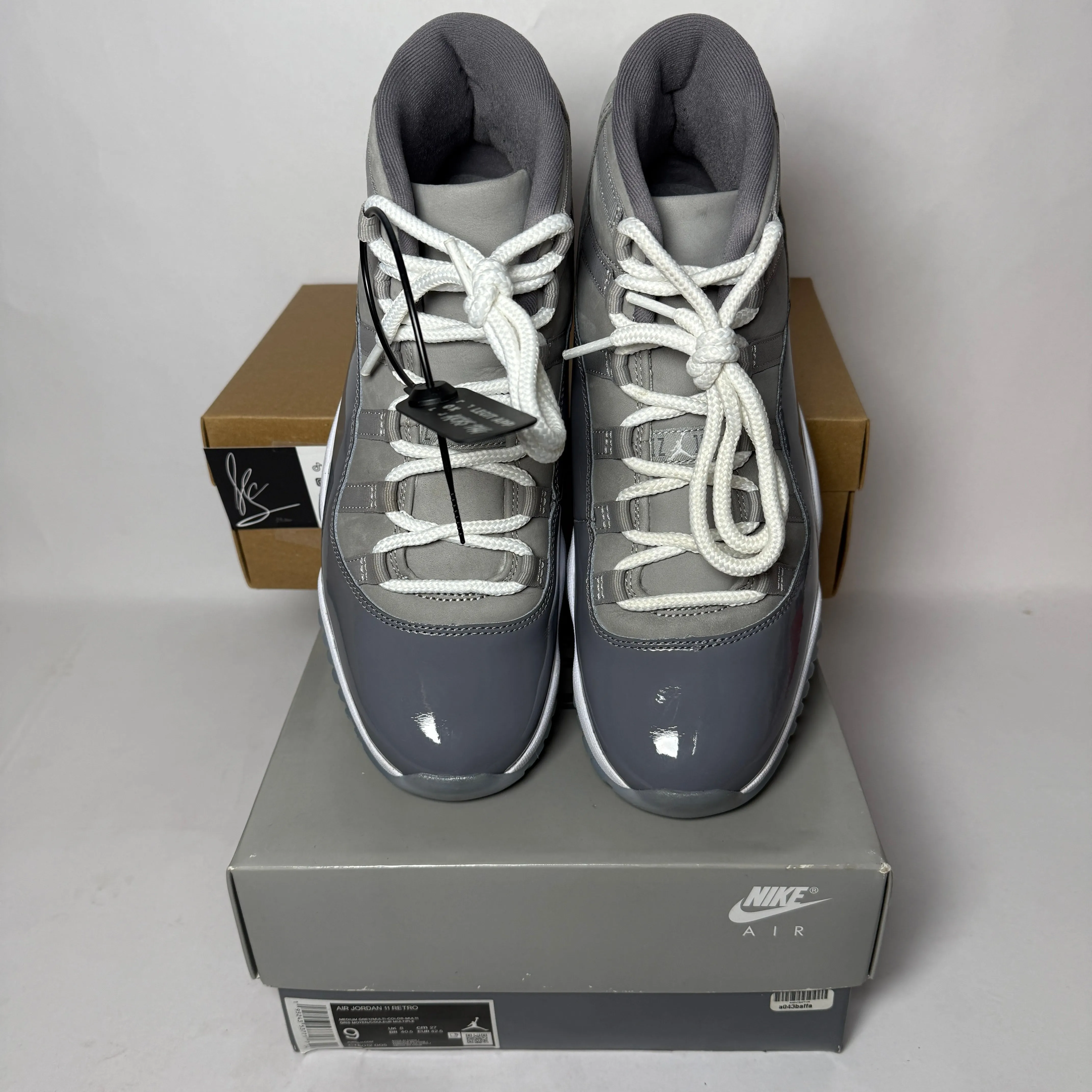 Jordan 11 Retro Cool Grey (2021) *pre-owned* (SIZE 9)