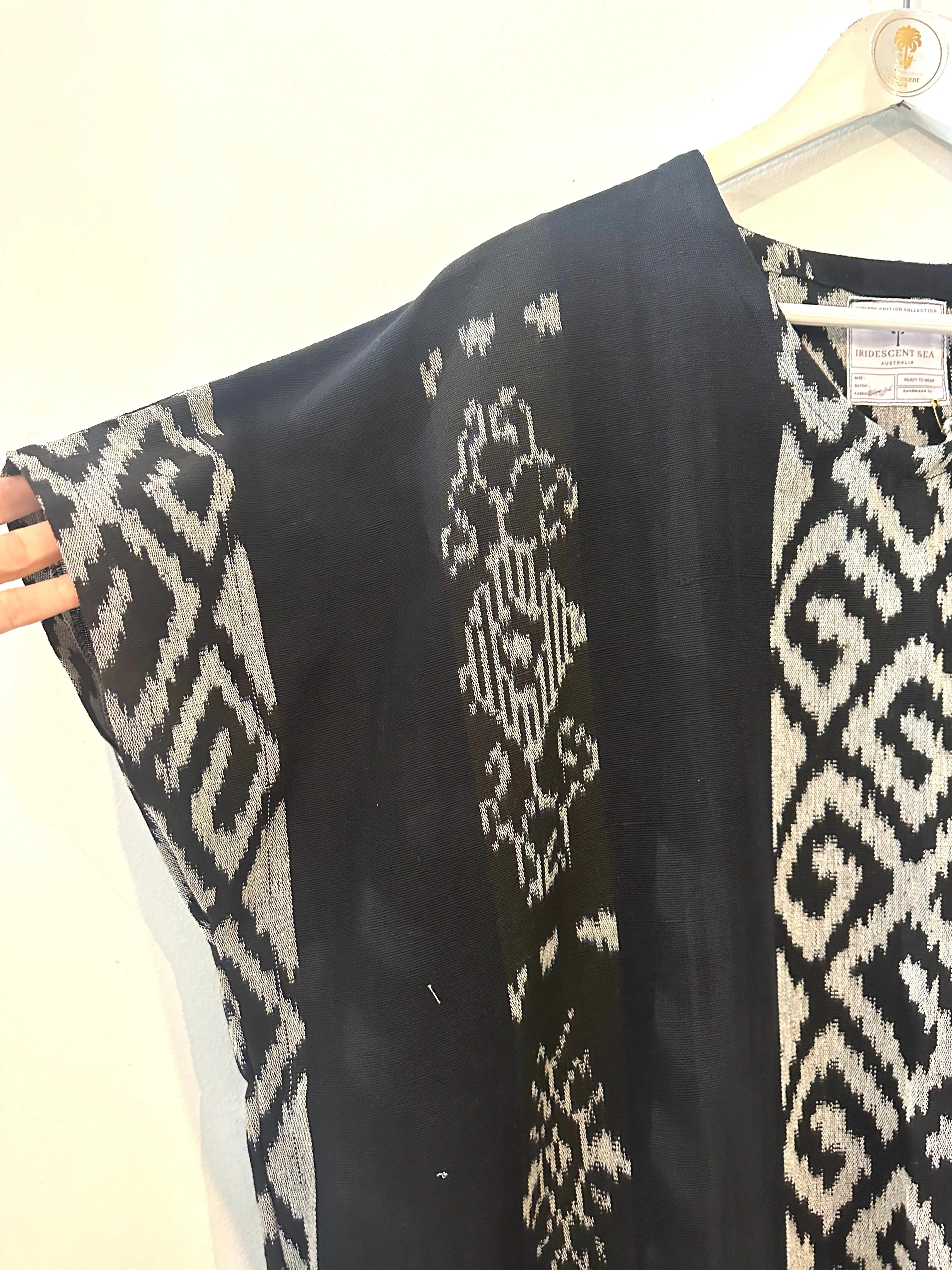 SOLANA Beach Cover in Black Ikat