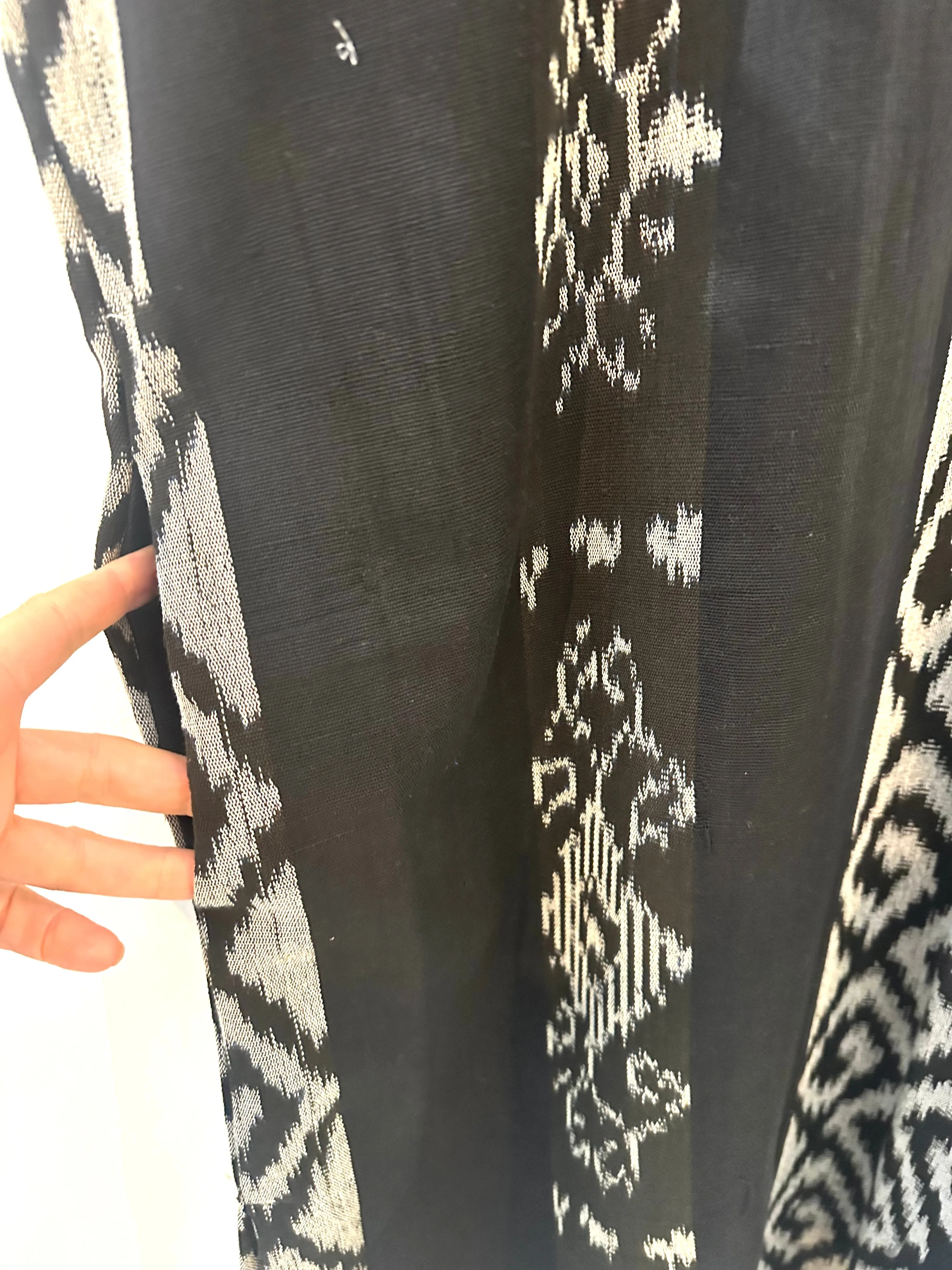 SOLANA Beach Cover in Black Ikat
