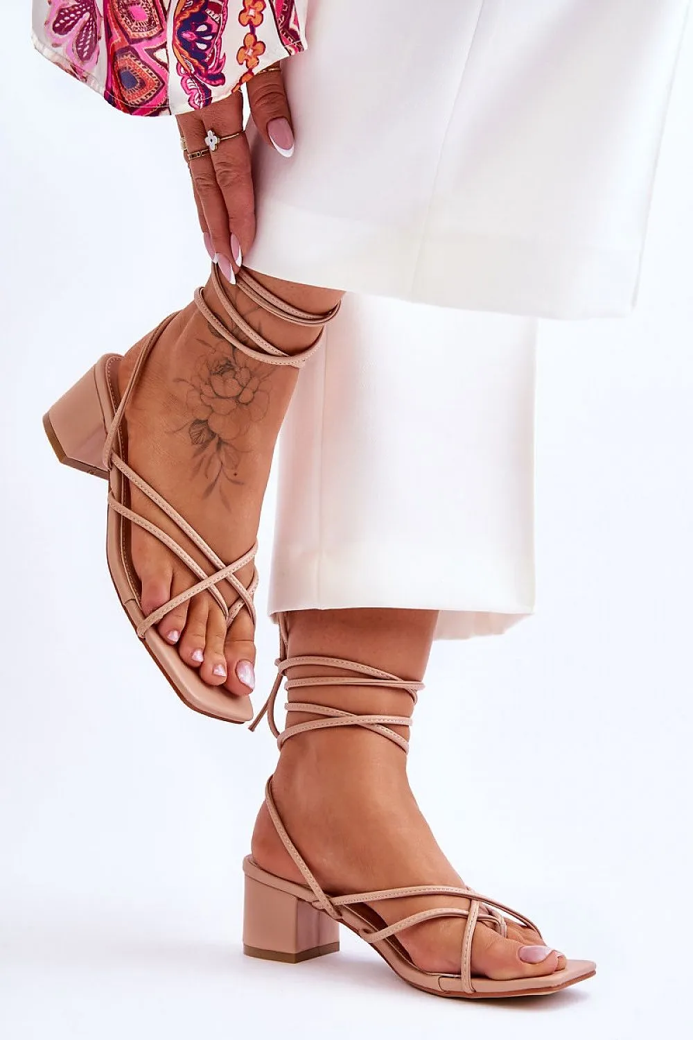 Strappy sandals Step in style